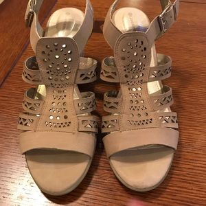 Nude sandal wedges